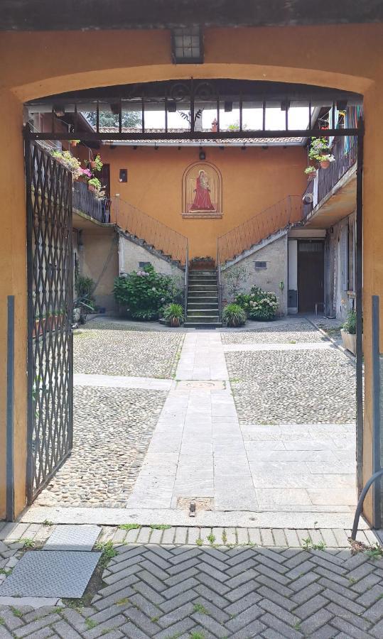 Gabbinoholidayhome Appartamento In Suggestiva Corte Côme Extérieur photo