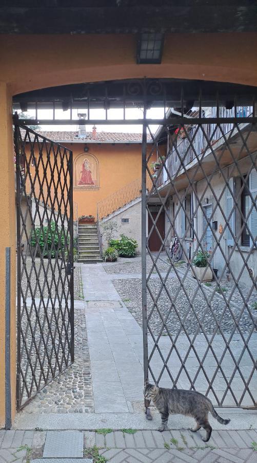 Gabbinoholidayhome Appartamento In Suggestiva Corte Côme Extérieur photo
